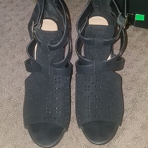 Black report wedges